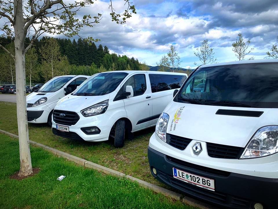 Busse mit 9 Sitzplätzen von TaxiBlitz Leoben